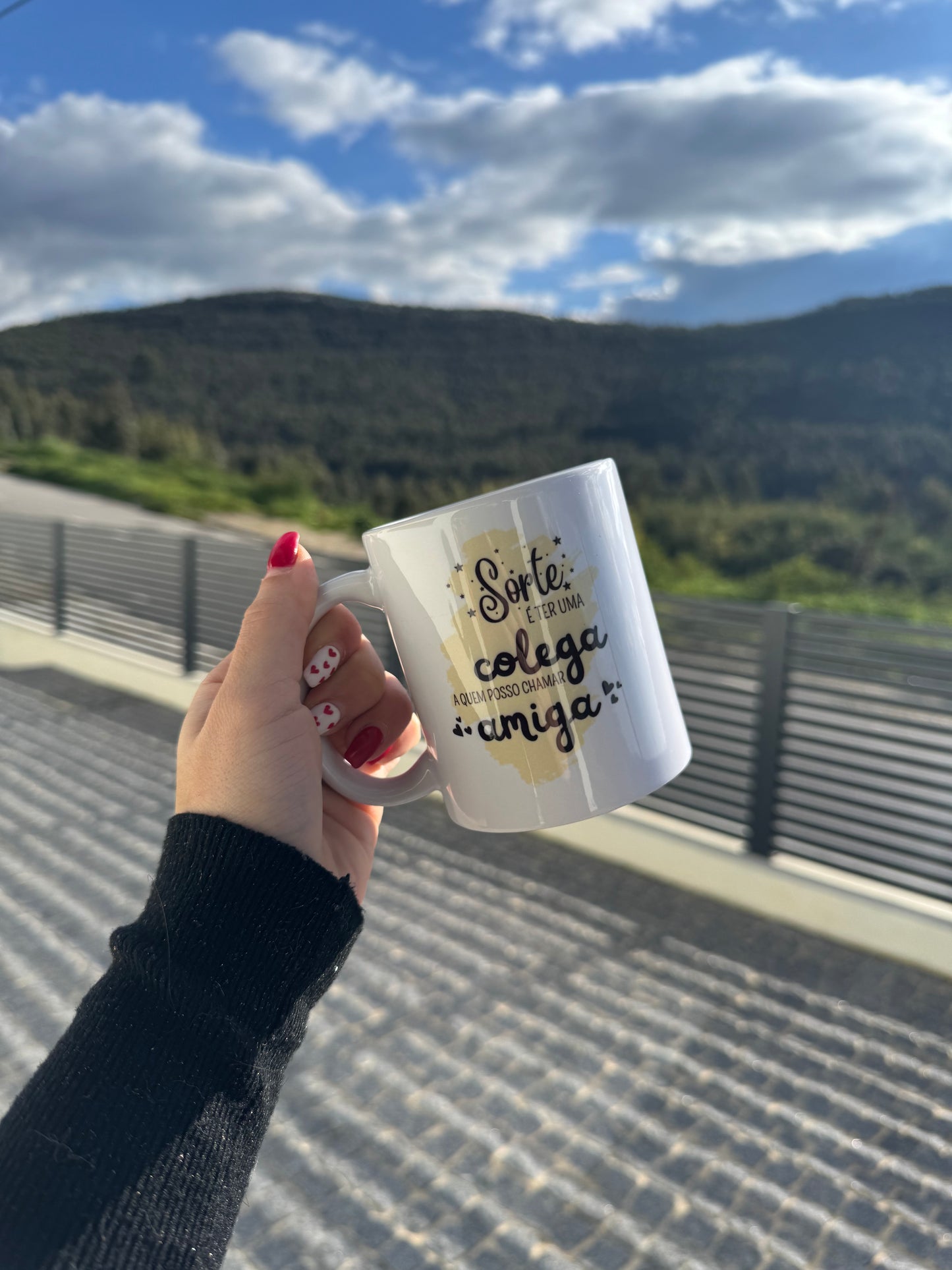Caneca “Sorte é ter uma colega a quem posso chamar de amiga”