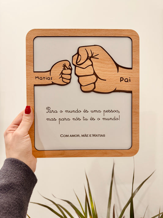 Moldura com mãos de Pai e filhos