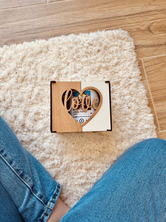 Caixa “love” com caneca