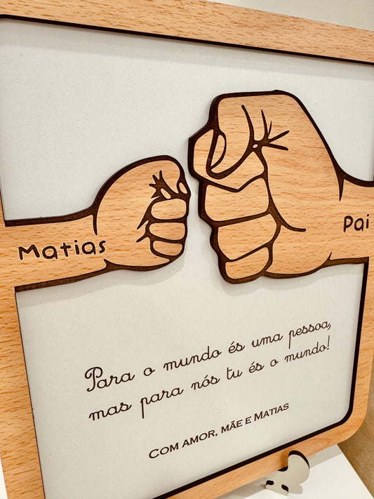 Moldura com mãos de Pai e filhos