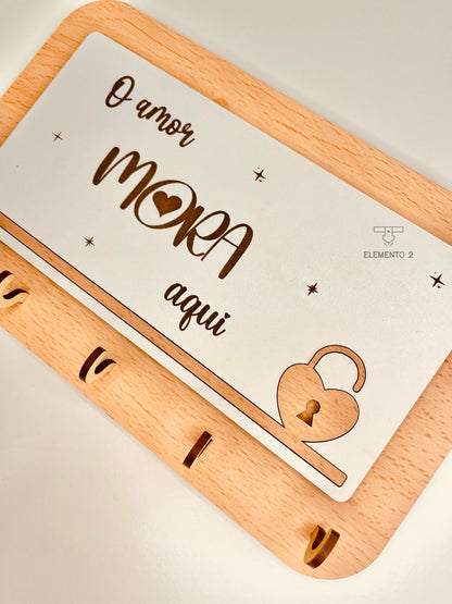 Chaveiro "O amor mora aqui"