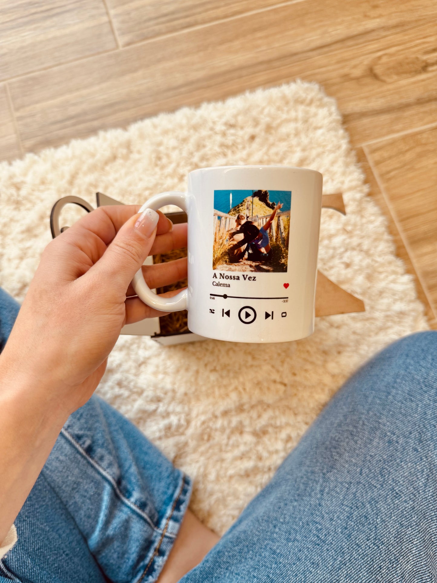 Caixa “love” com caneca